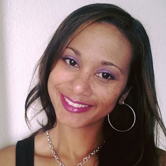 Meet your Posher, Tamalee π ! Hi and Welcome! Sit, Relax and Stay Awhile πΈποΈ - Picture 2 of 6